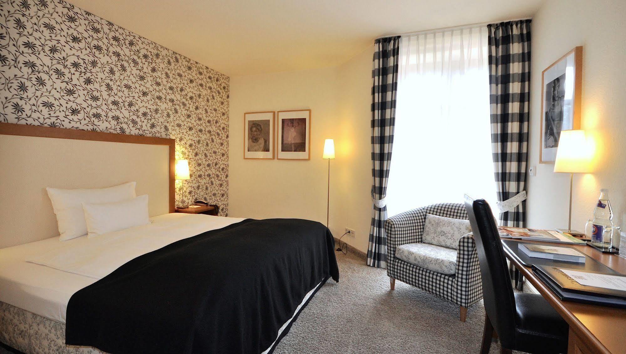 Wellings Romantik Hotel Zur Linde Moers Exteriér fotografie
