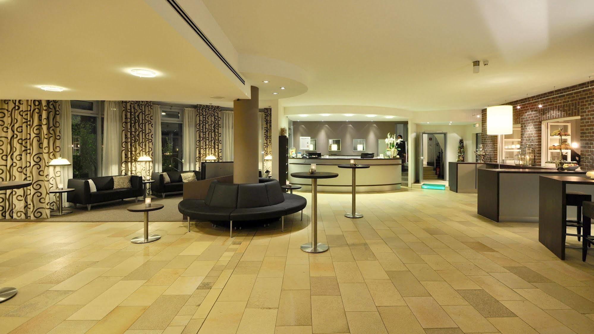 Wellings Romantik Hotel Zur Linde Moers Exteriér fotografie