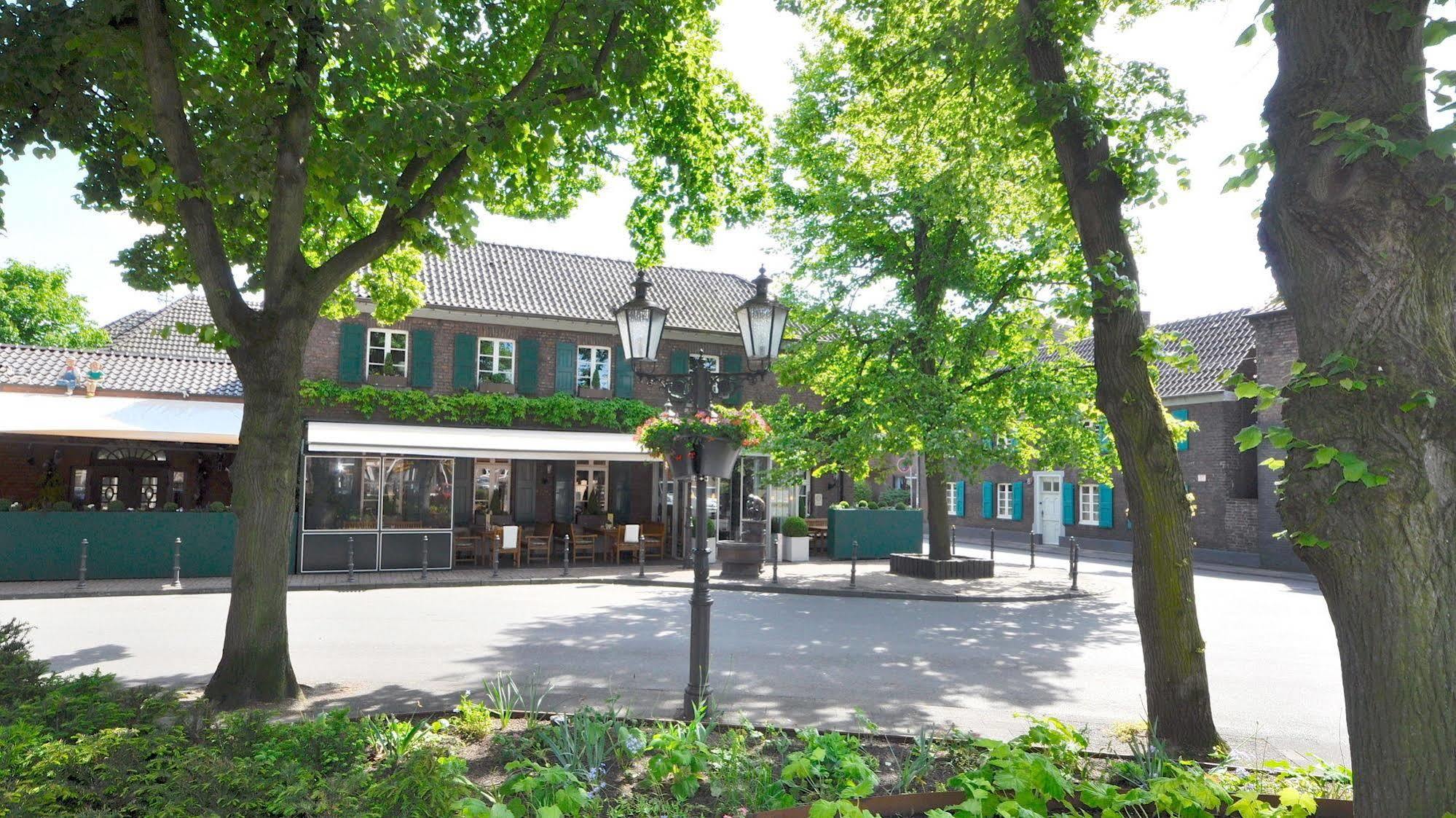 Wellings Romantik Hotel Zur Linde Moers Exteriér fotografie